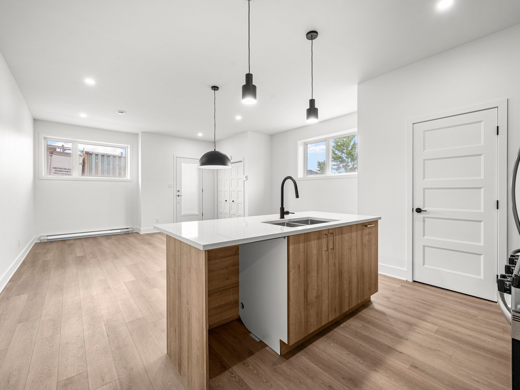 638 Rue Magnone — photo 3