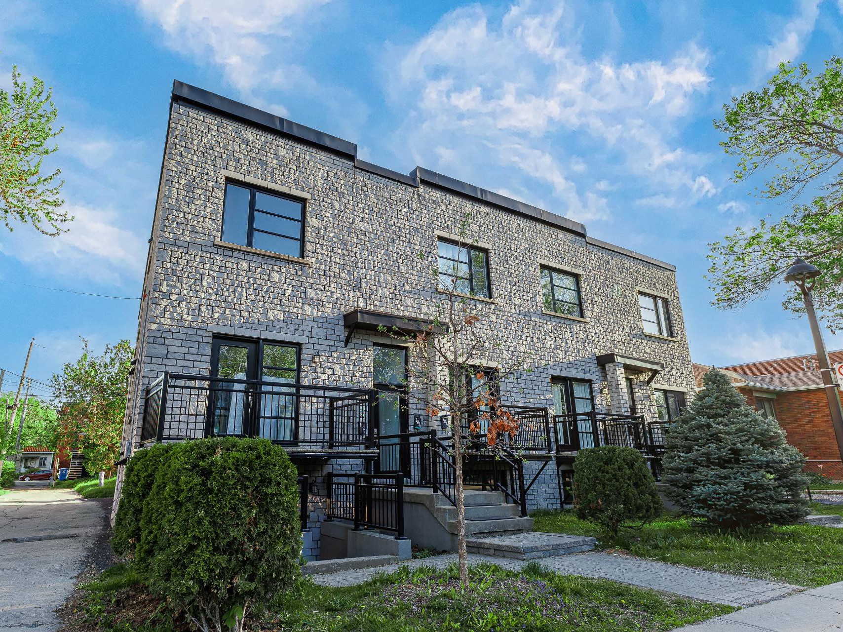 2876 Av. Gonthier — photo 1