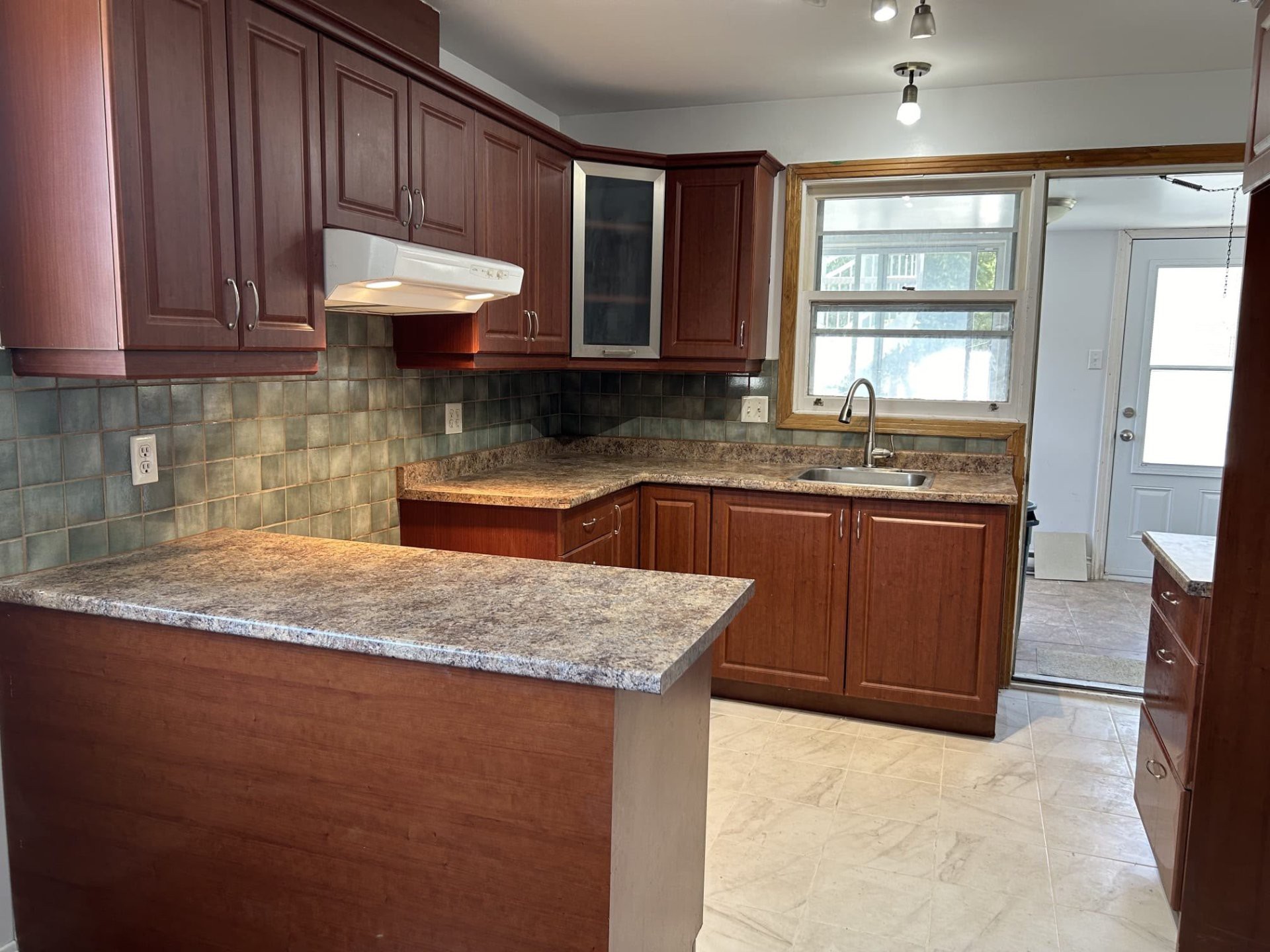 8906 Rue St-Denis — photo 1
