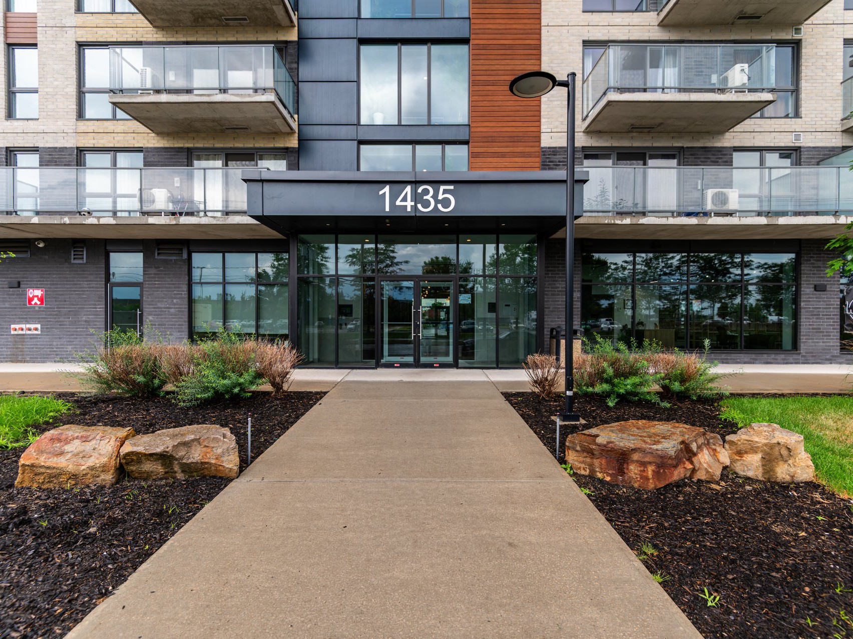 1435 Av. de la Gare — photo 1