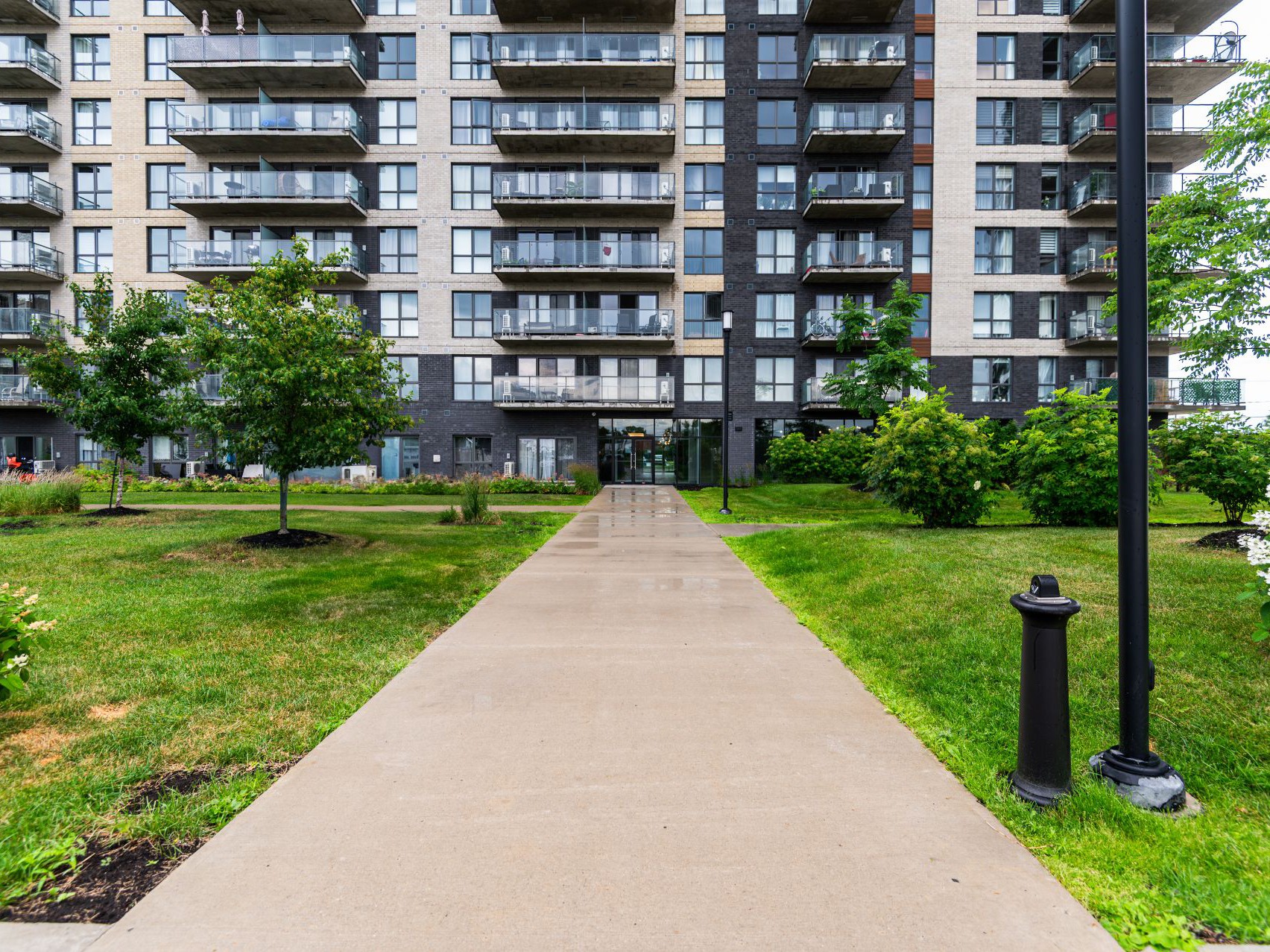 1435 Av. de la Gare — photo 3