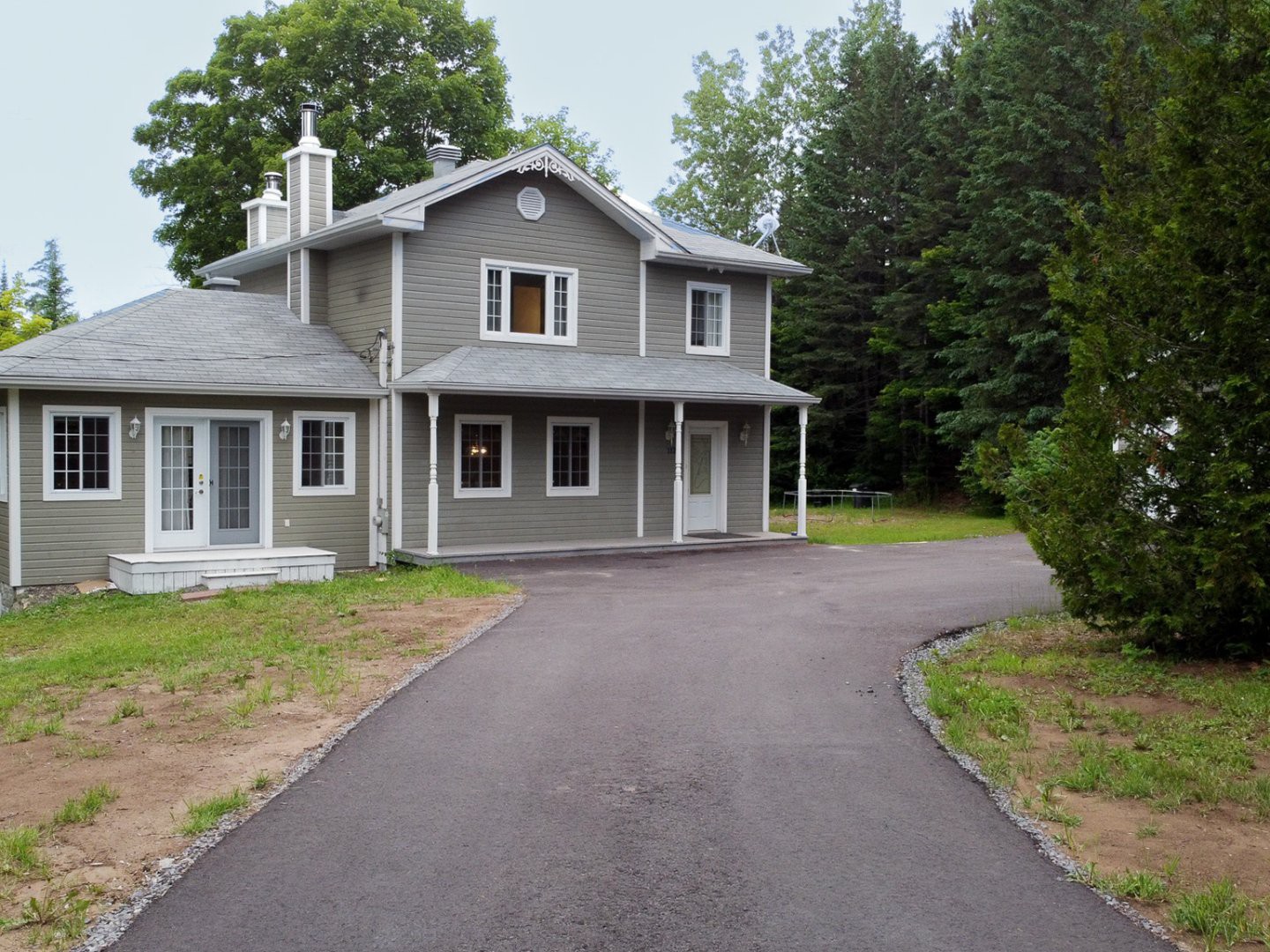 Maison à étages à vendre, Entrelacs