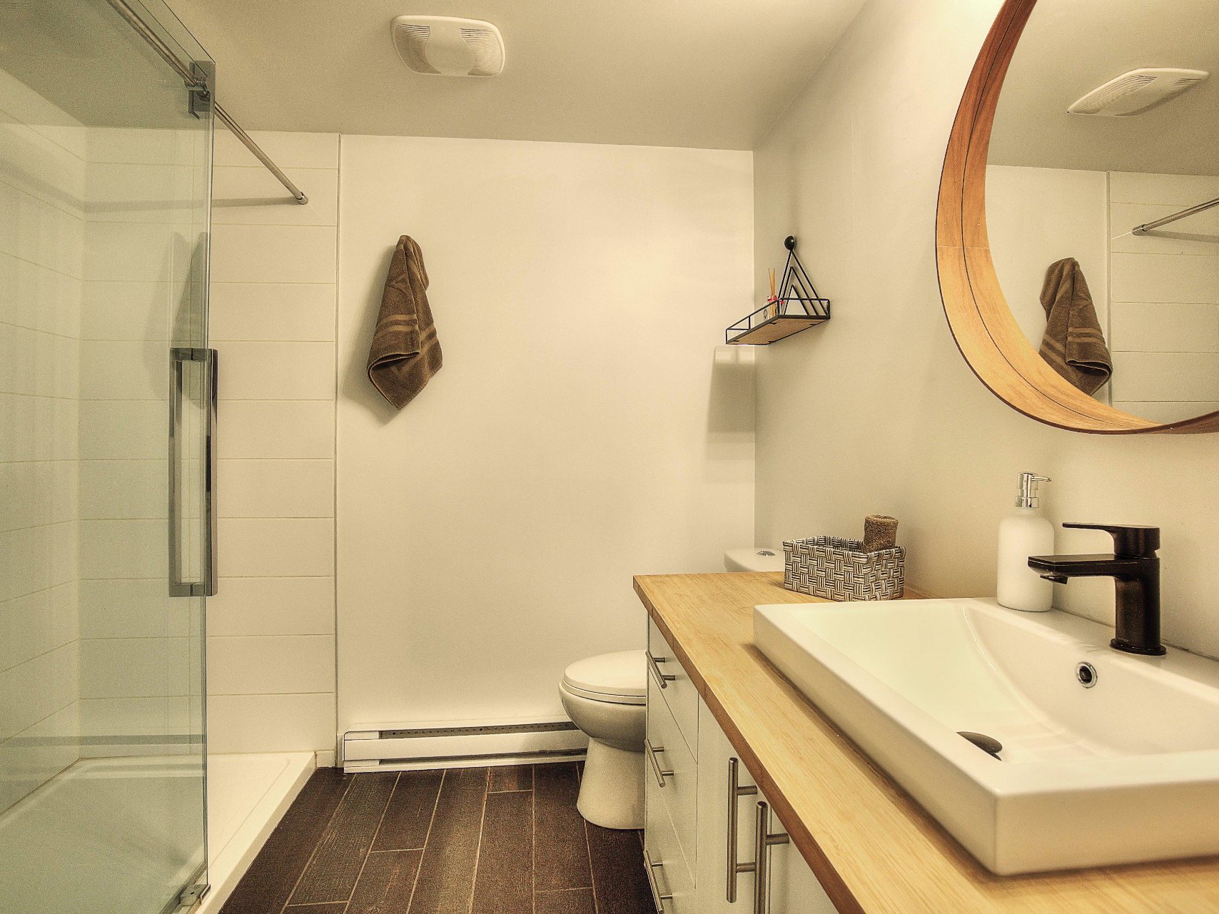 Ensuite bathroom