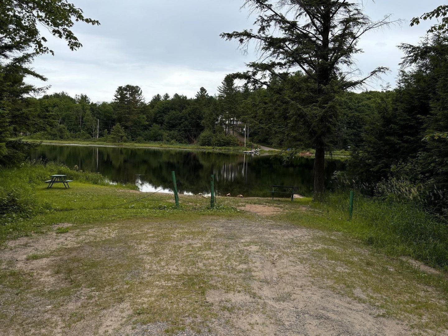 Plage privée à quelques mètres de marche.