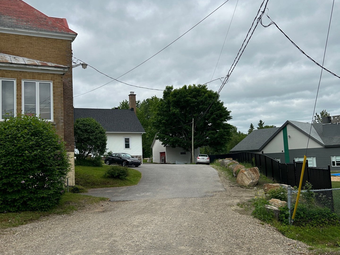 Chemin arrière avec droit de passage