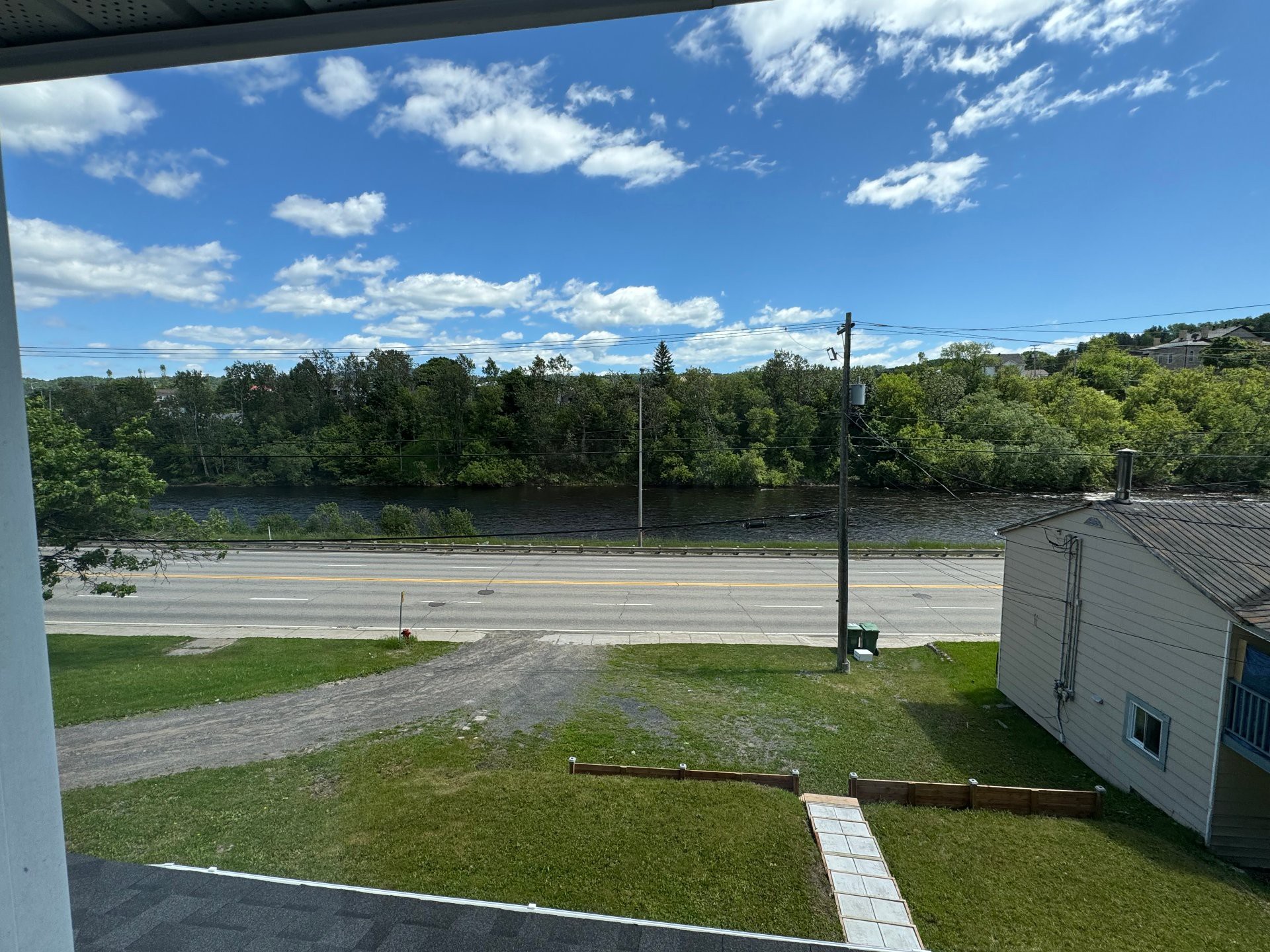 Vue sur la rivière de la chambre du 1235