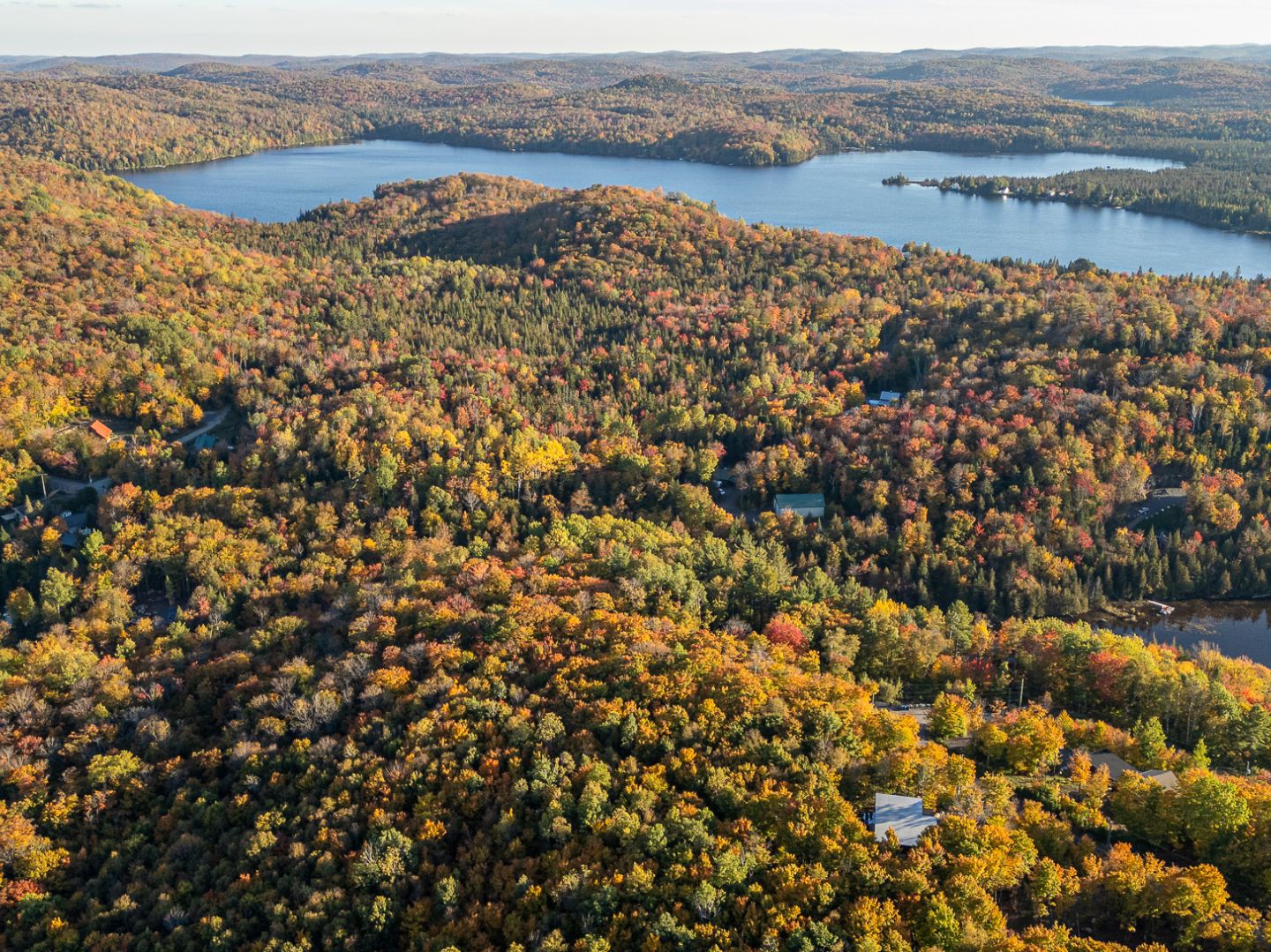 À quelques minutes du magnifique Lac des Îles