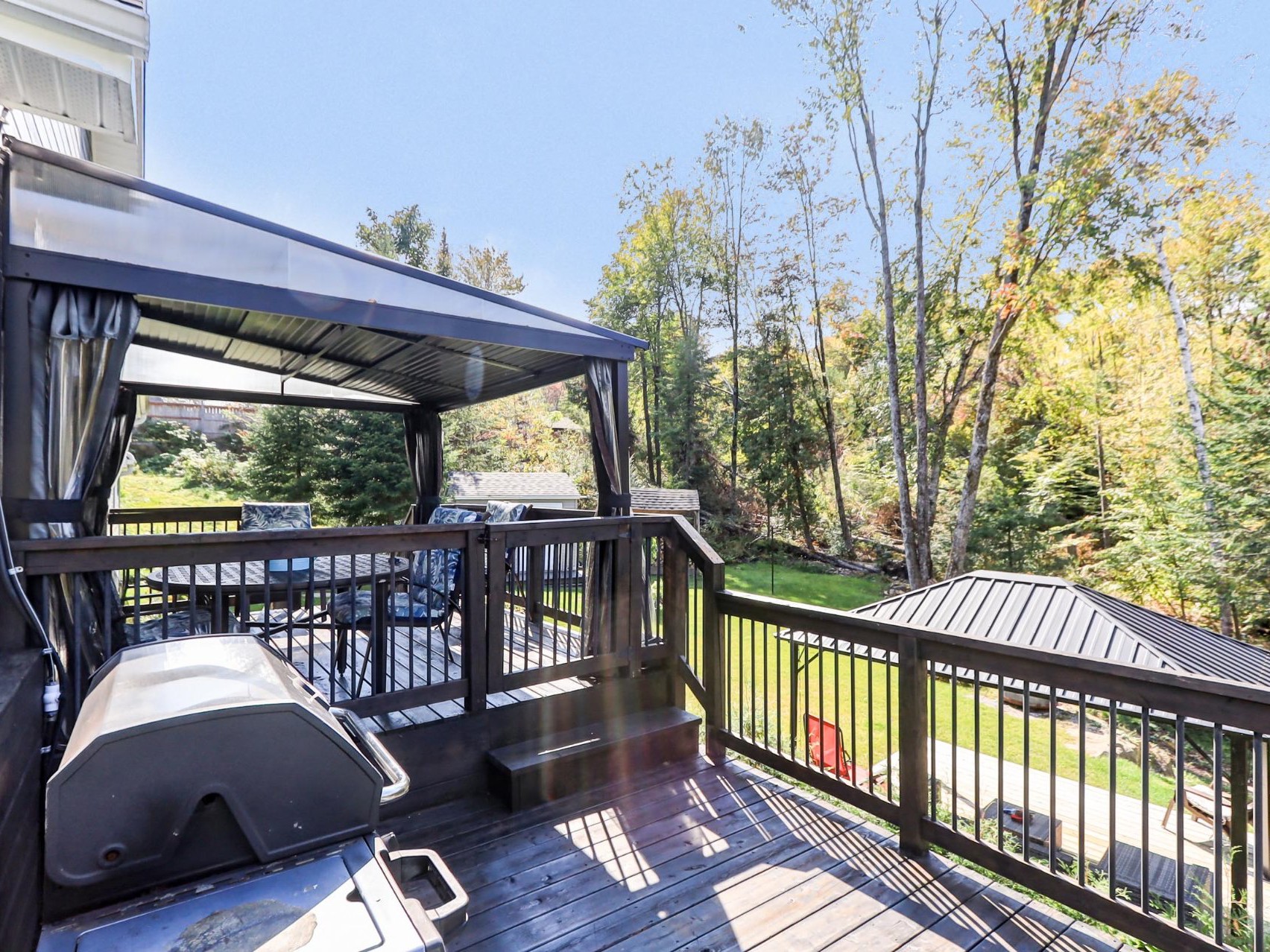 2rd balcony with access to the pool.