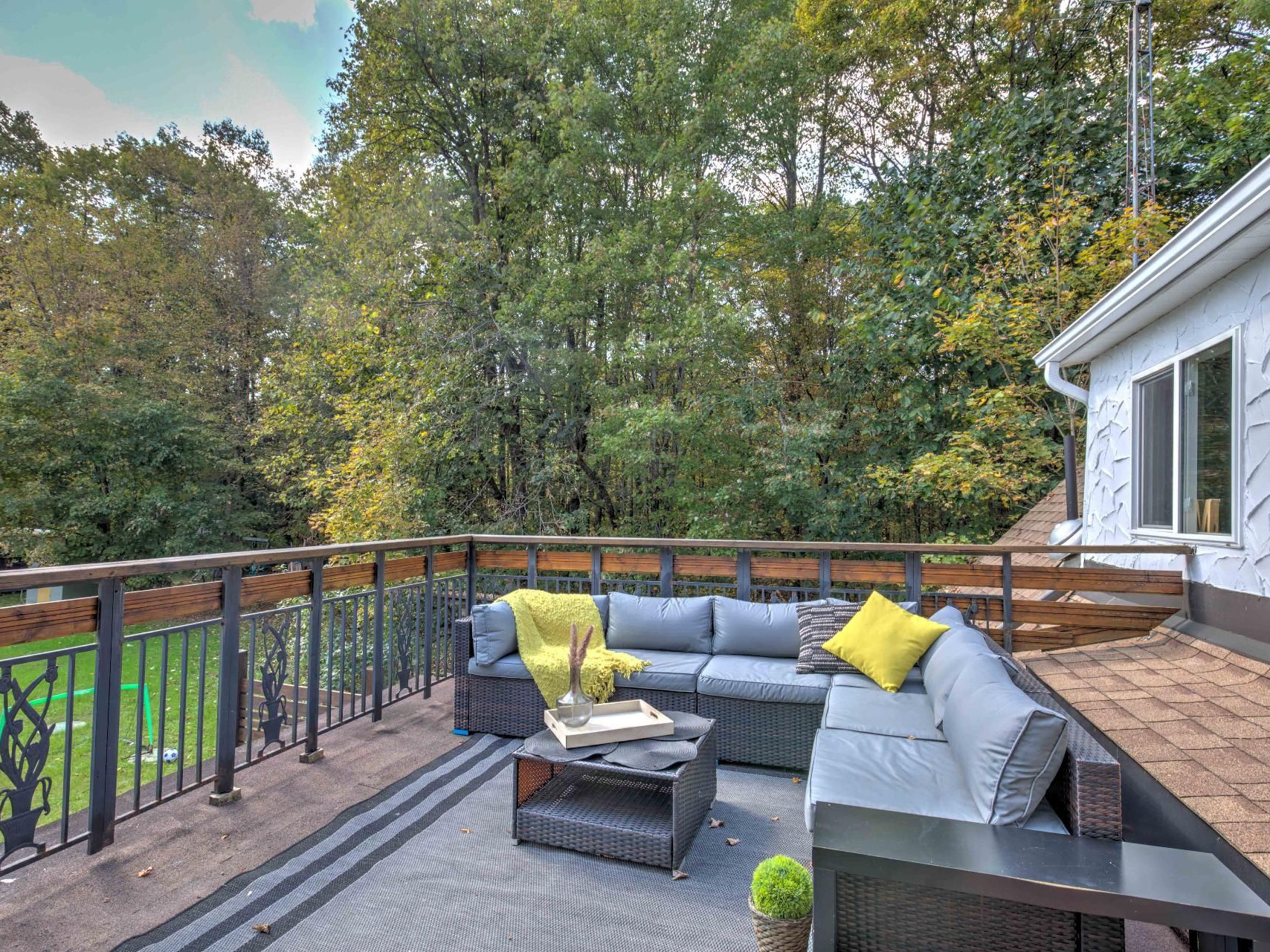 terrasse accès à la chambre ou bureau