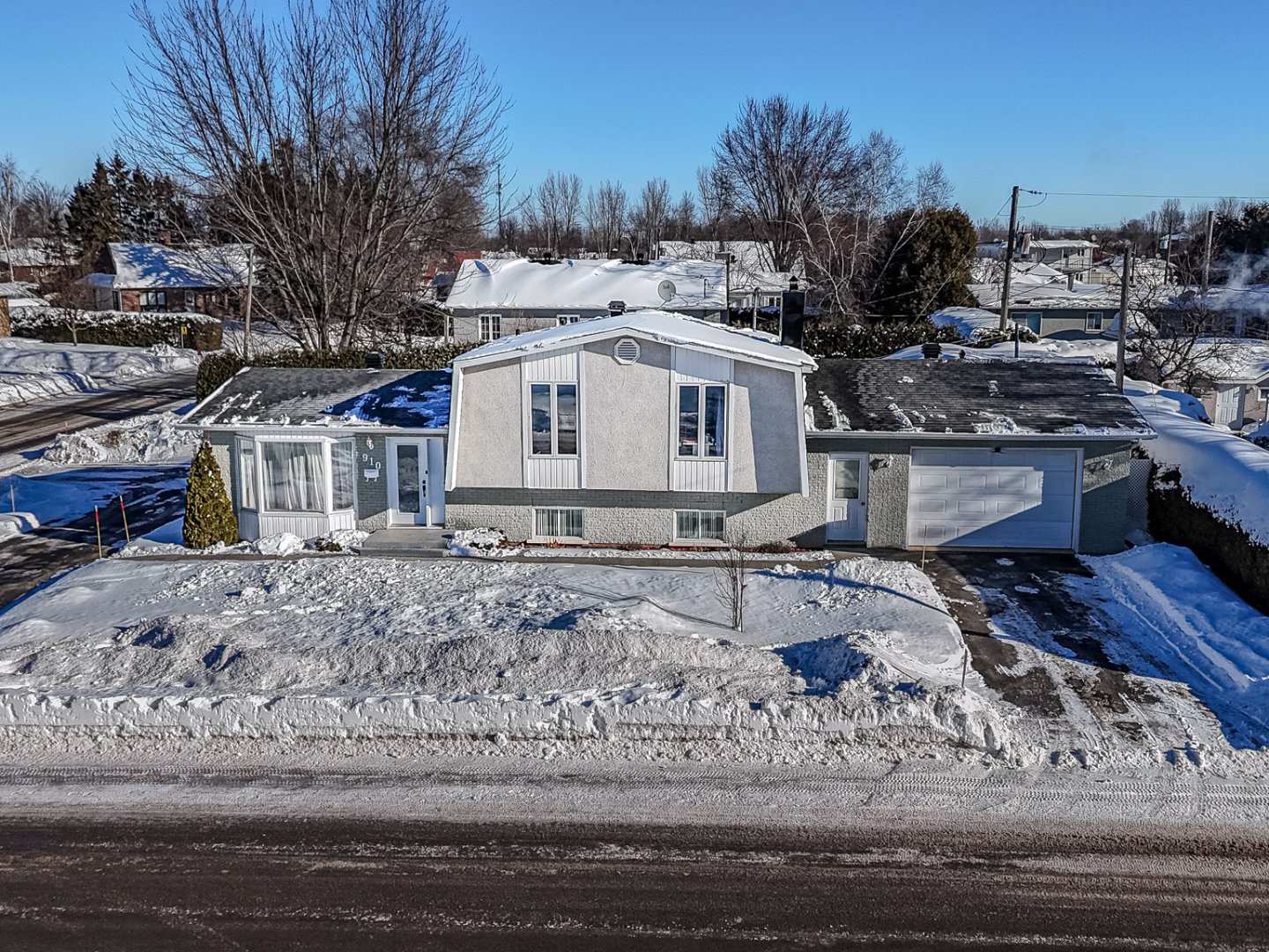 Two or more storey for sale, Berthierville