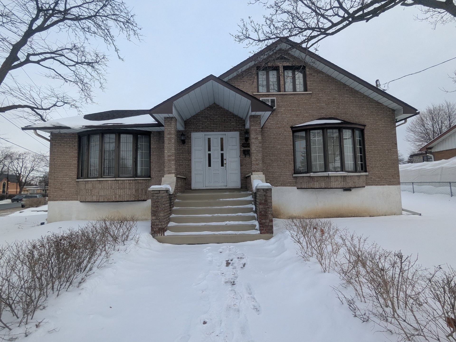 Maison à un étage et demi à vendre, Saint-Léonard