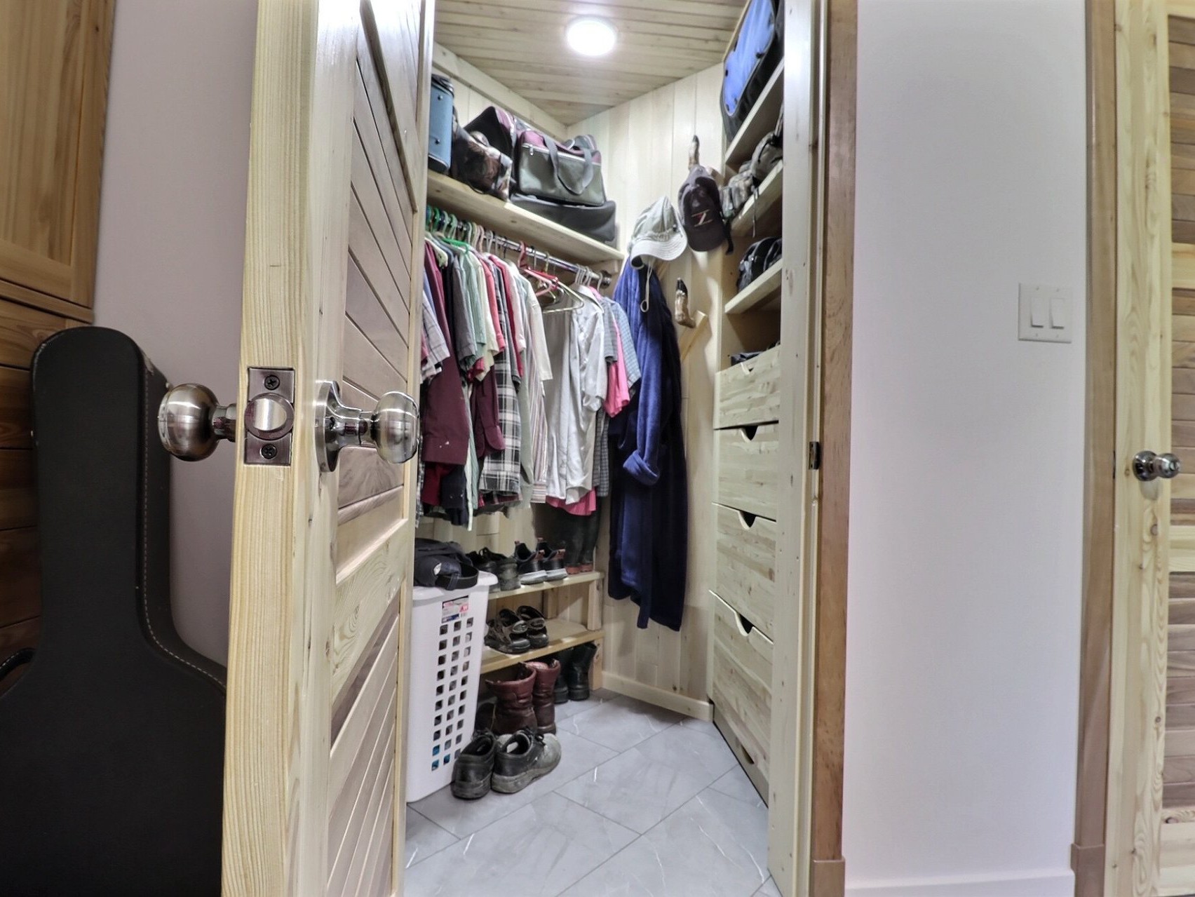 Walk-in closet