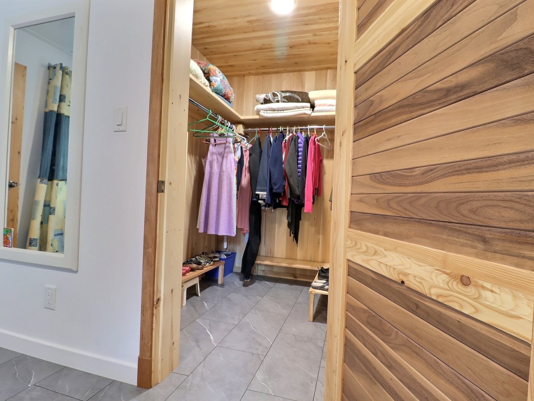 Walk-in closet