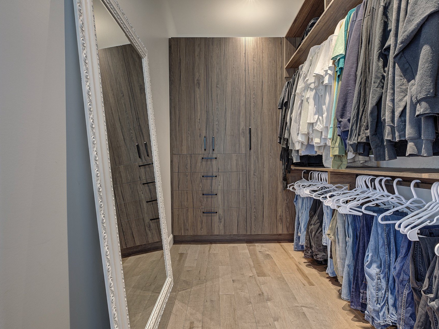 Walk-in closet