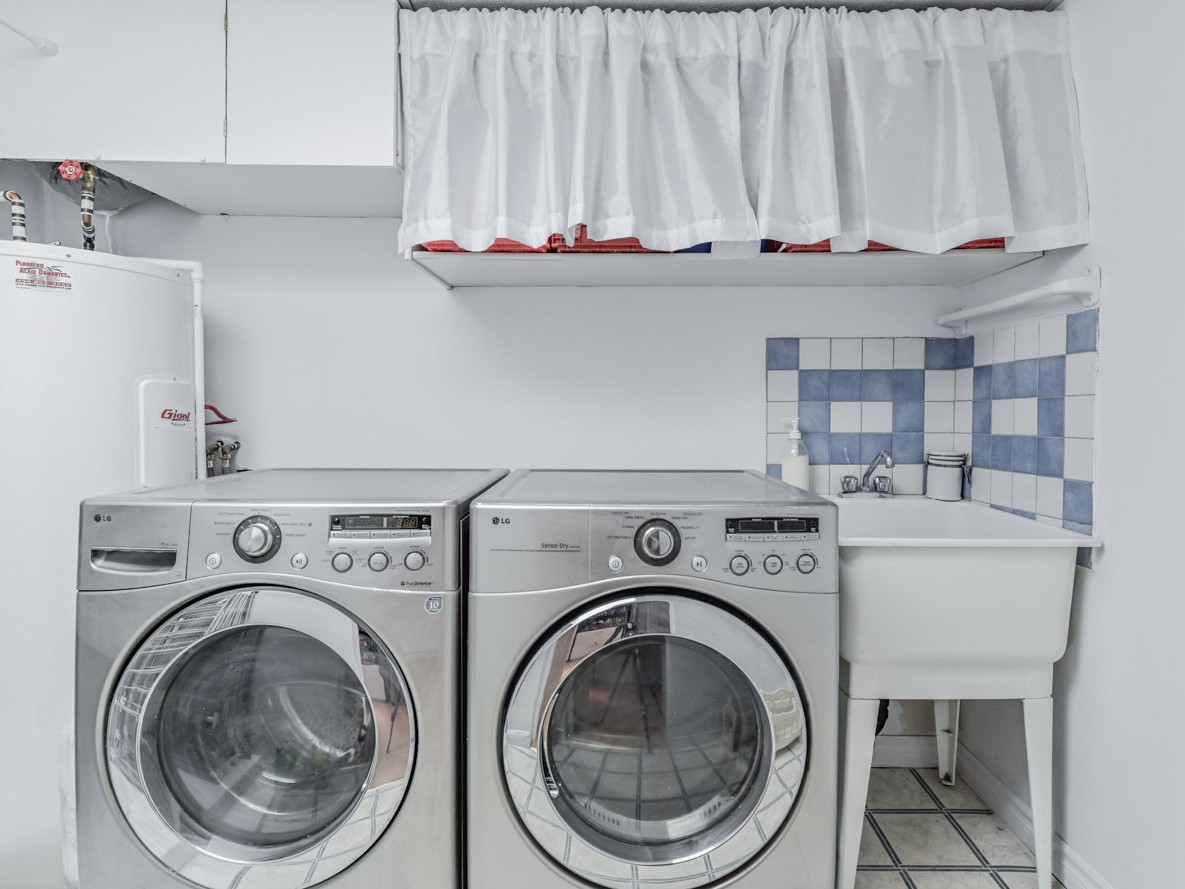 Salle de lavage indépendante avec cuve