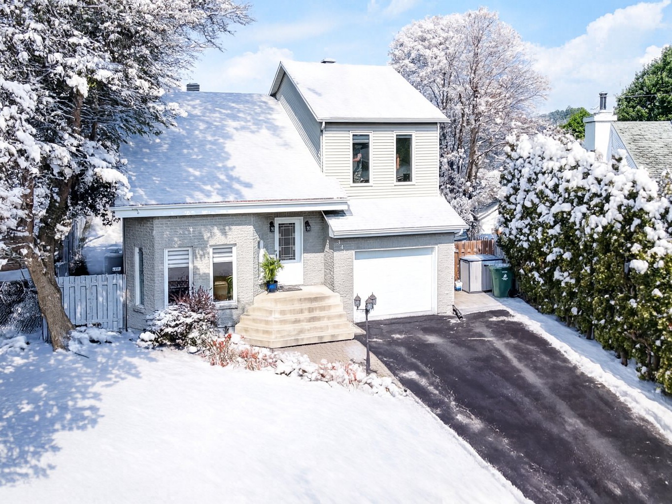 Maison à étages à vendre, Bois-des-Filion