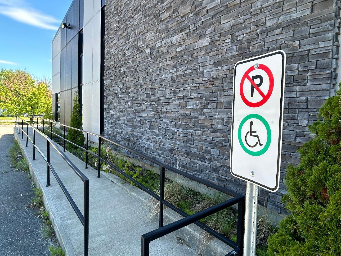 Accès pour personne à mobilité réduite