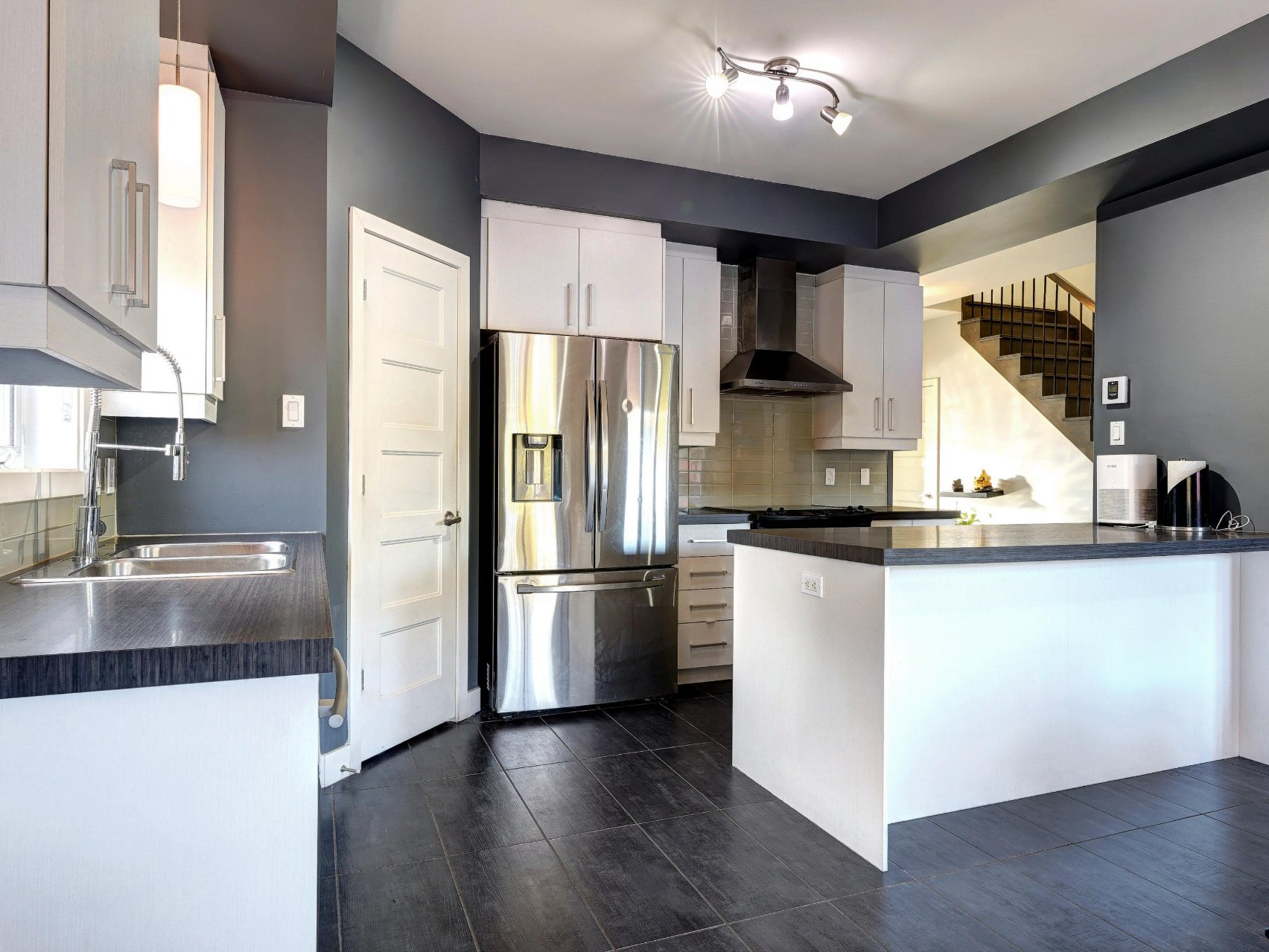Garde-manger / walk-in.