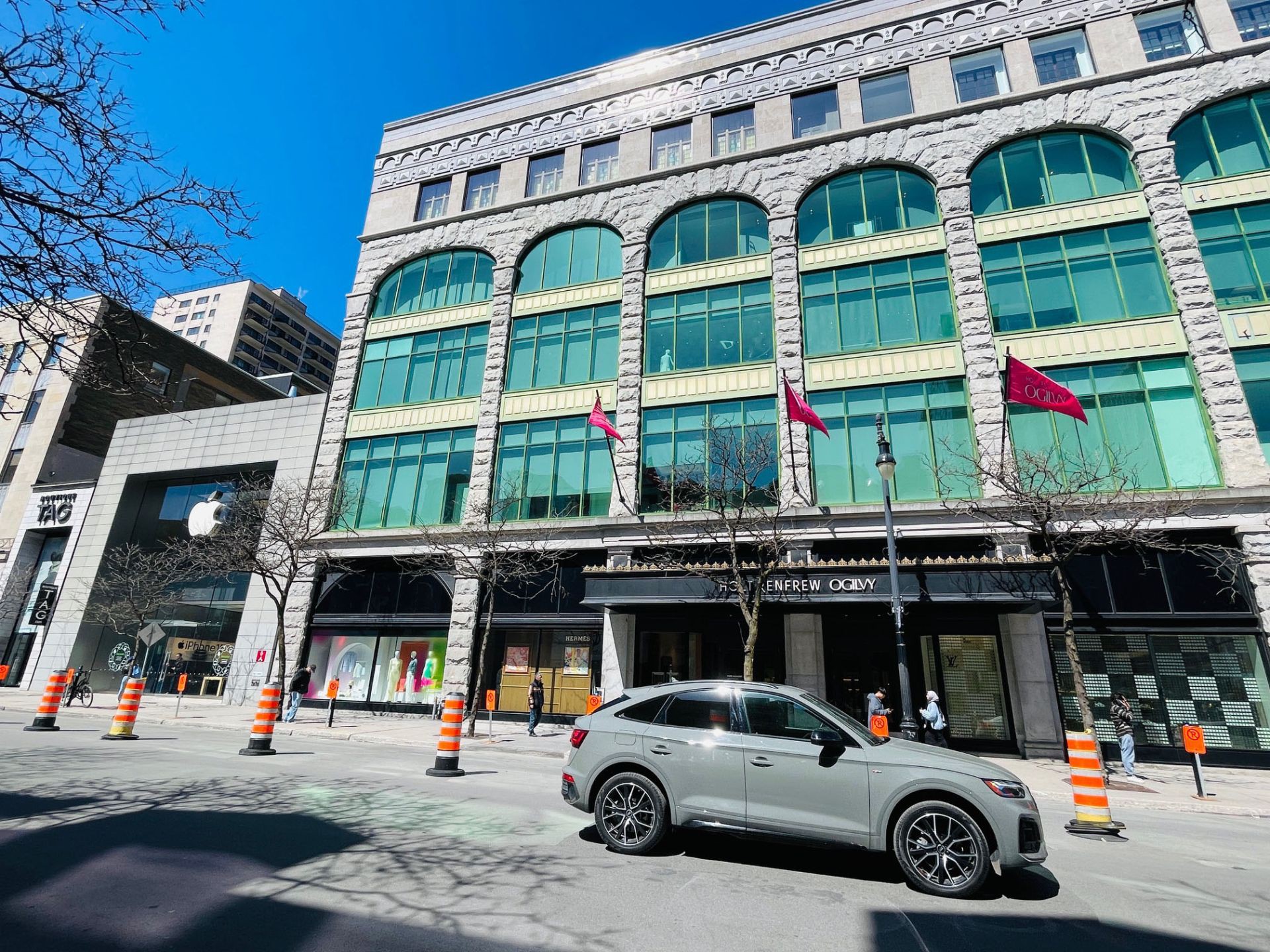 Apple store & Holt Renfrew