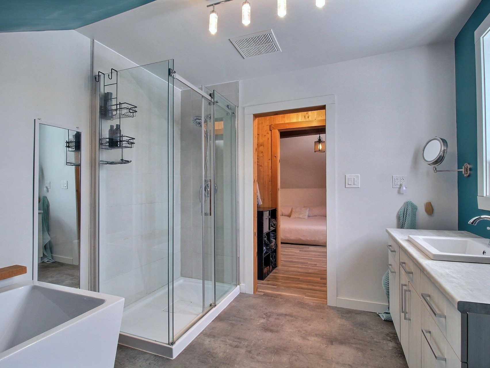 Salle de bains attenante à la CCP